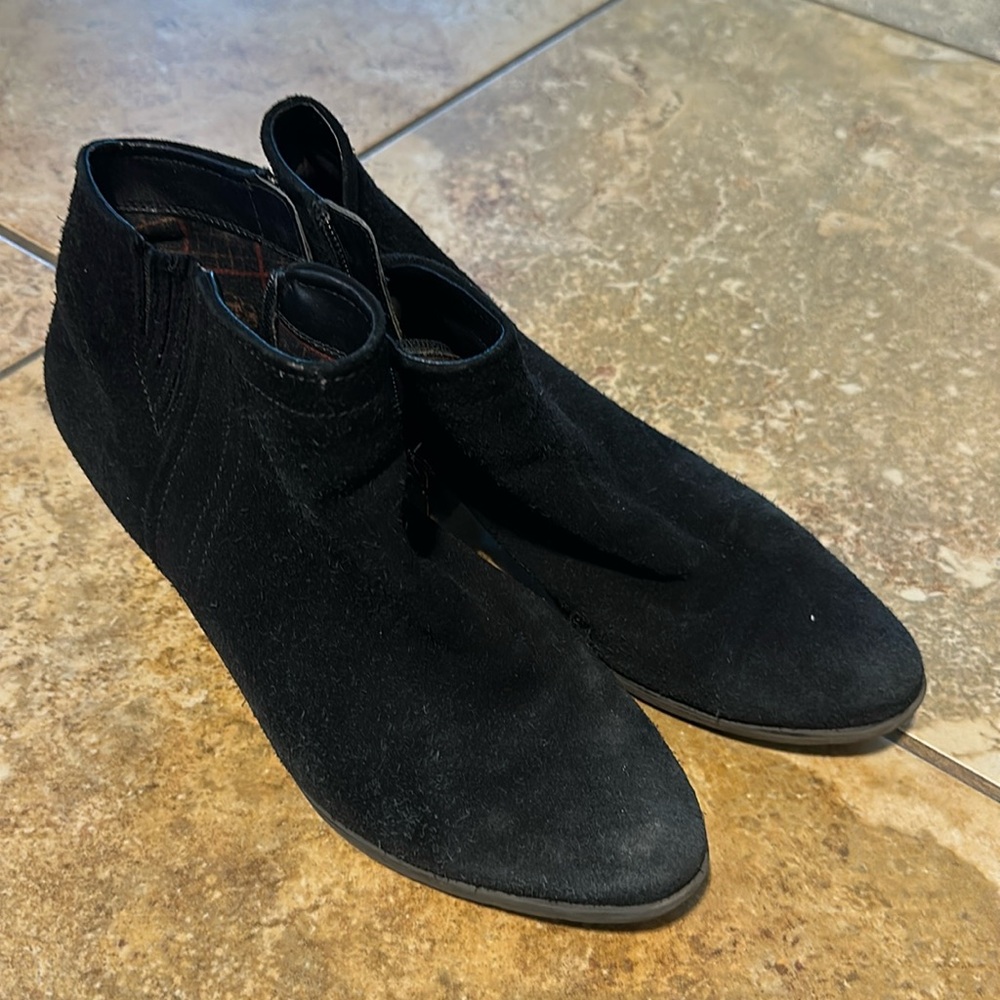 Black suede waterprooff boots